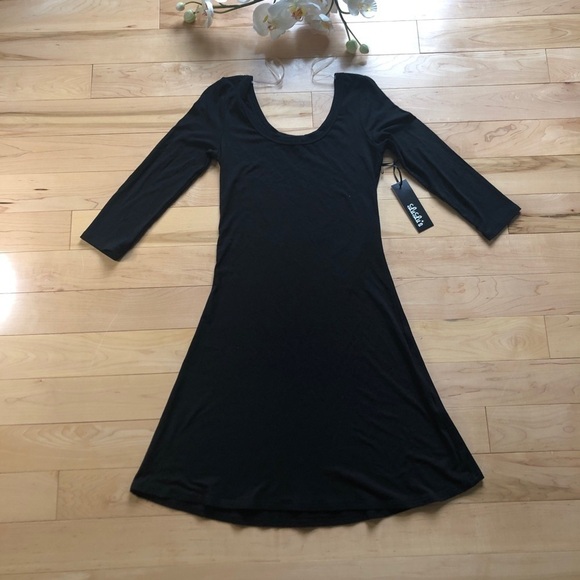 NWT Lulu’s bkack 3/4 sleeve stretchy fit & flair dress - Picture 2 of 5